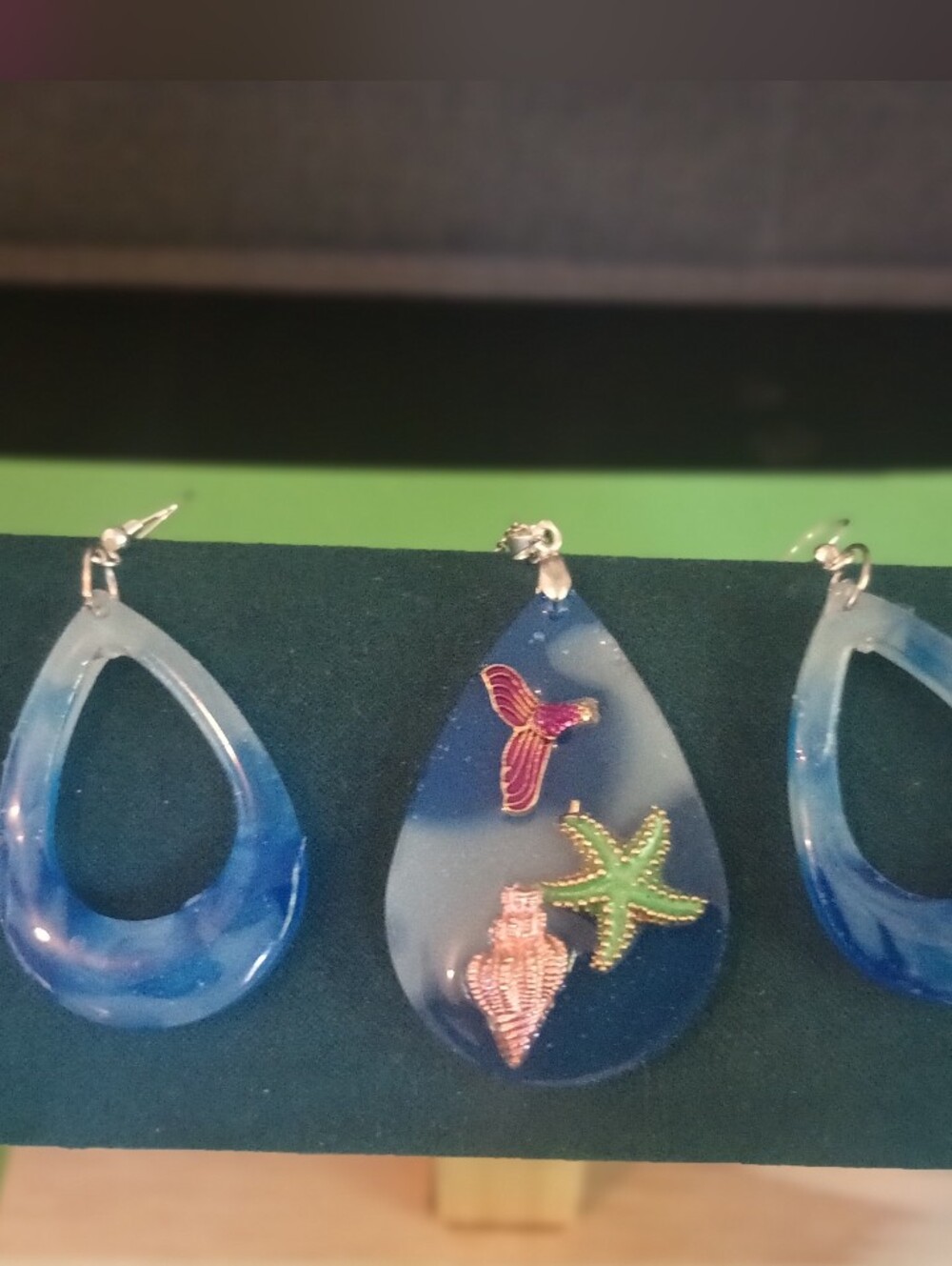 Blue Teardrop Seashell and Starfish Pendant Necklace
